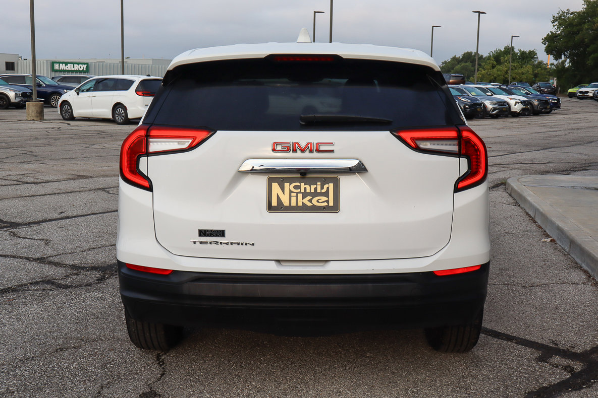 Used 2024 GMC Terrain SLE image 5
