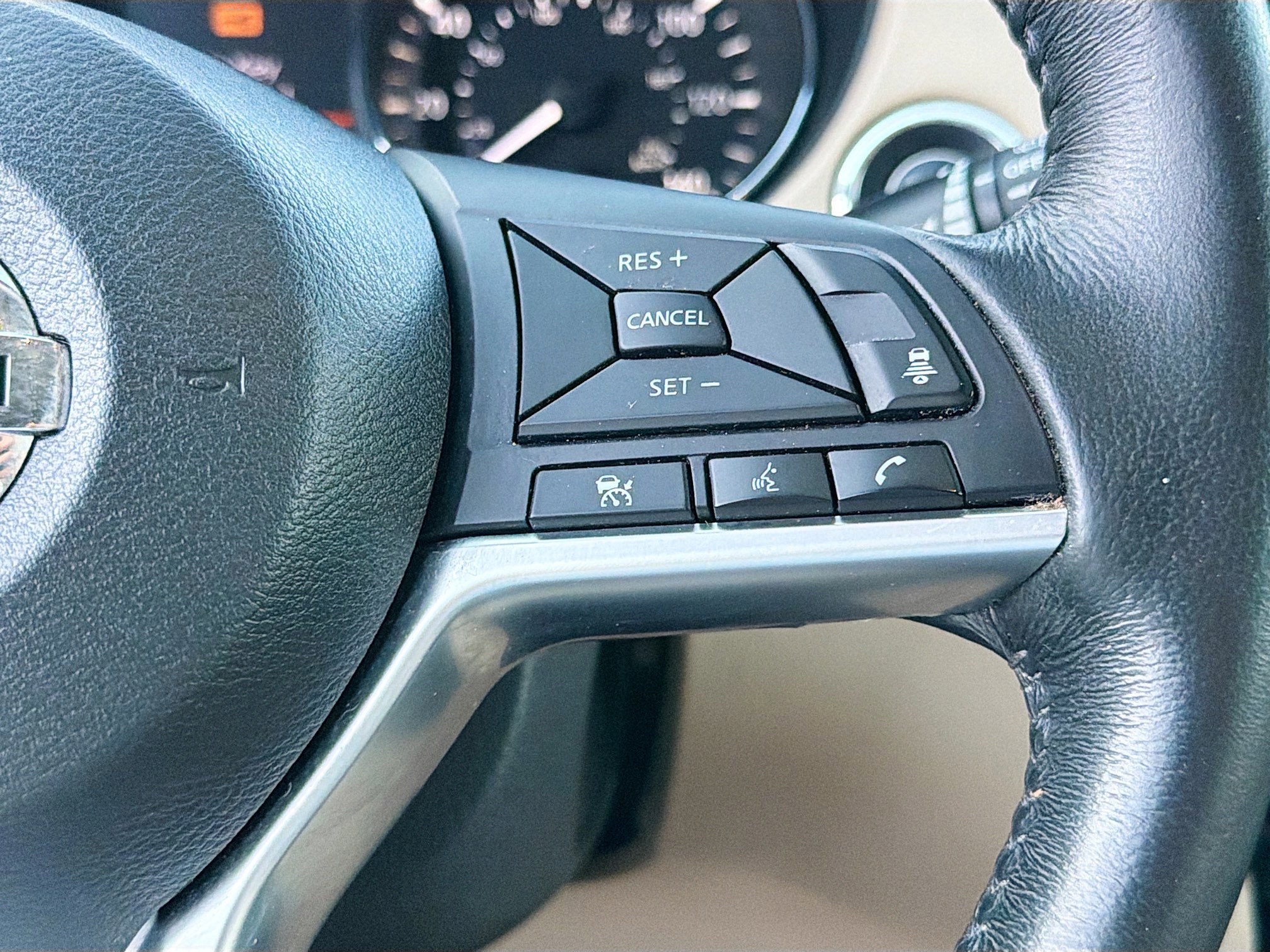 Used 2018 Nissan Rogue SV w/ Sun & Sound Touring Package image 34