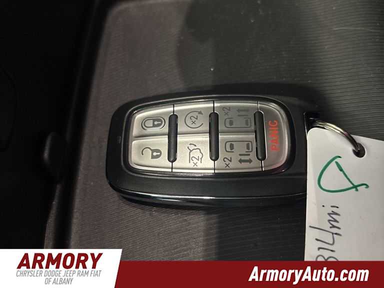 Used 2023 Chrysler Pacifica Touring-L w/ Uconnect Theater Family Group image 22