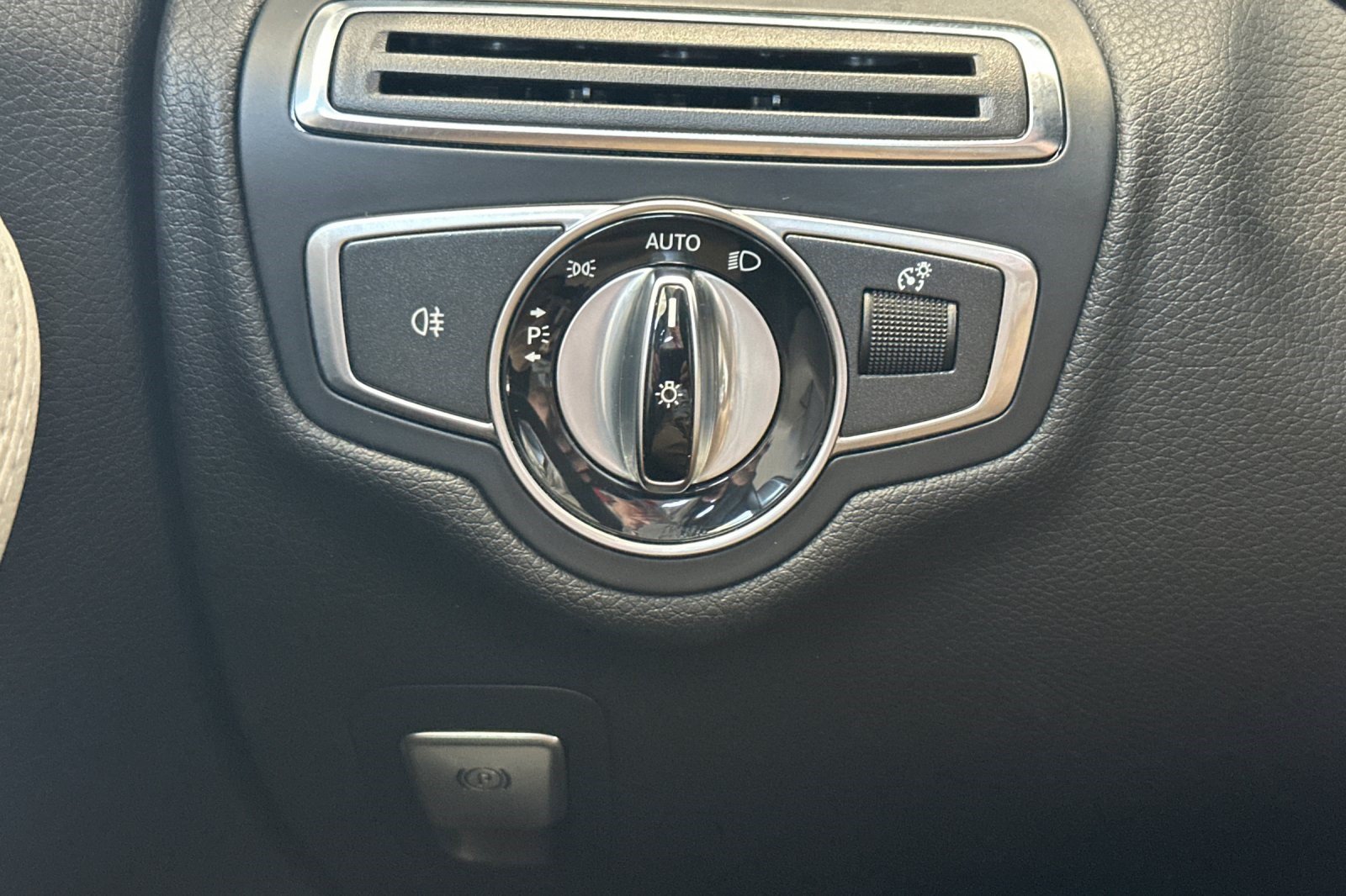 Used 2016 Mercedes-Benz C 300 Sedan image 35