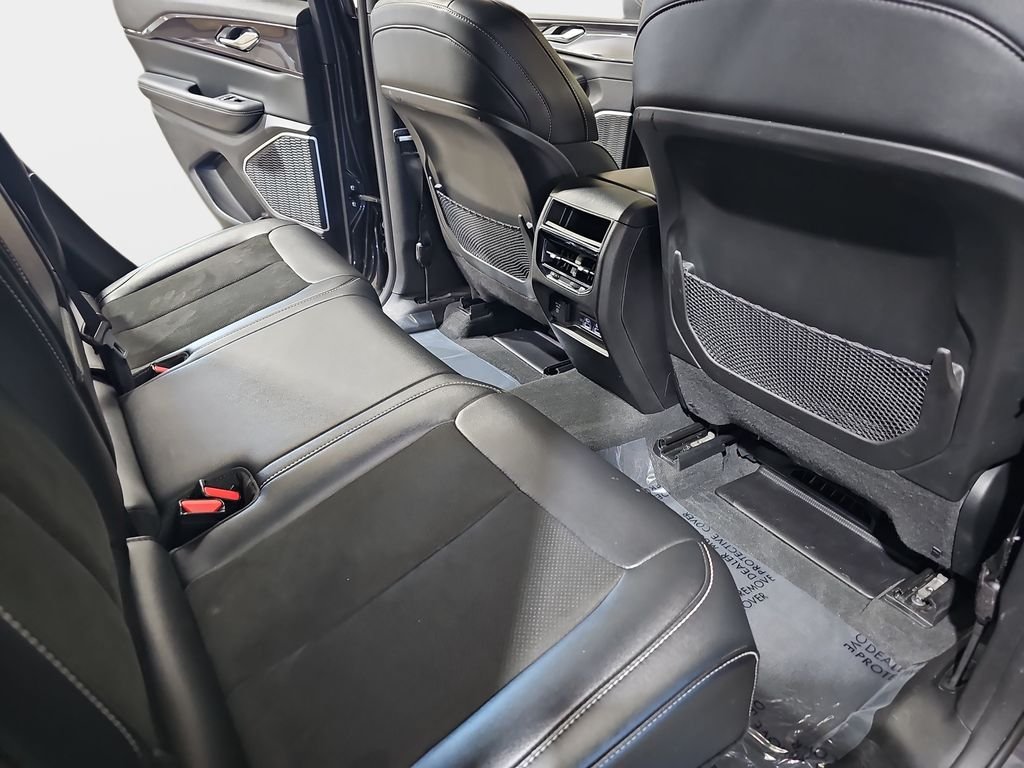 Used 2022 Jeep Grand Cherokee Altitude AWD/4WD image 13