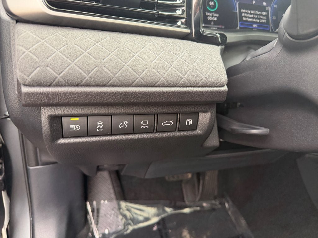 Used 2025 Toyota Camry XLE w/ Premium Plus Package AWD/4WD image 19