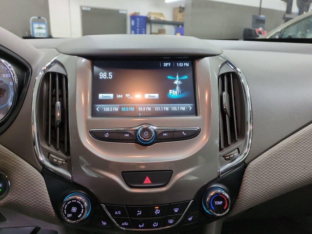 Used 2018 Chevrolet Cruze LT w/ Convenience Package image 12