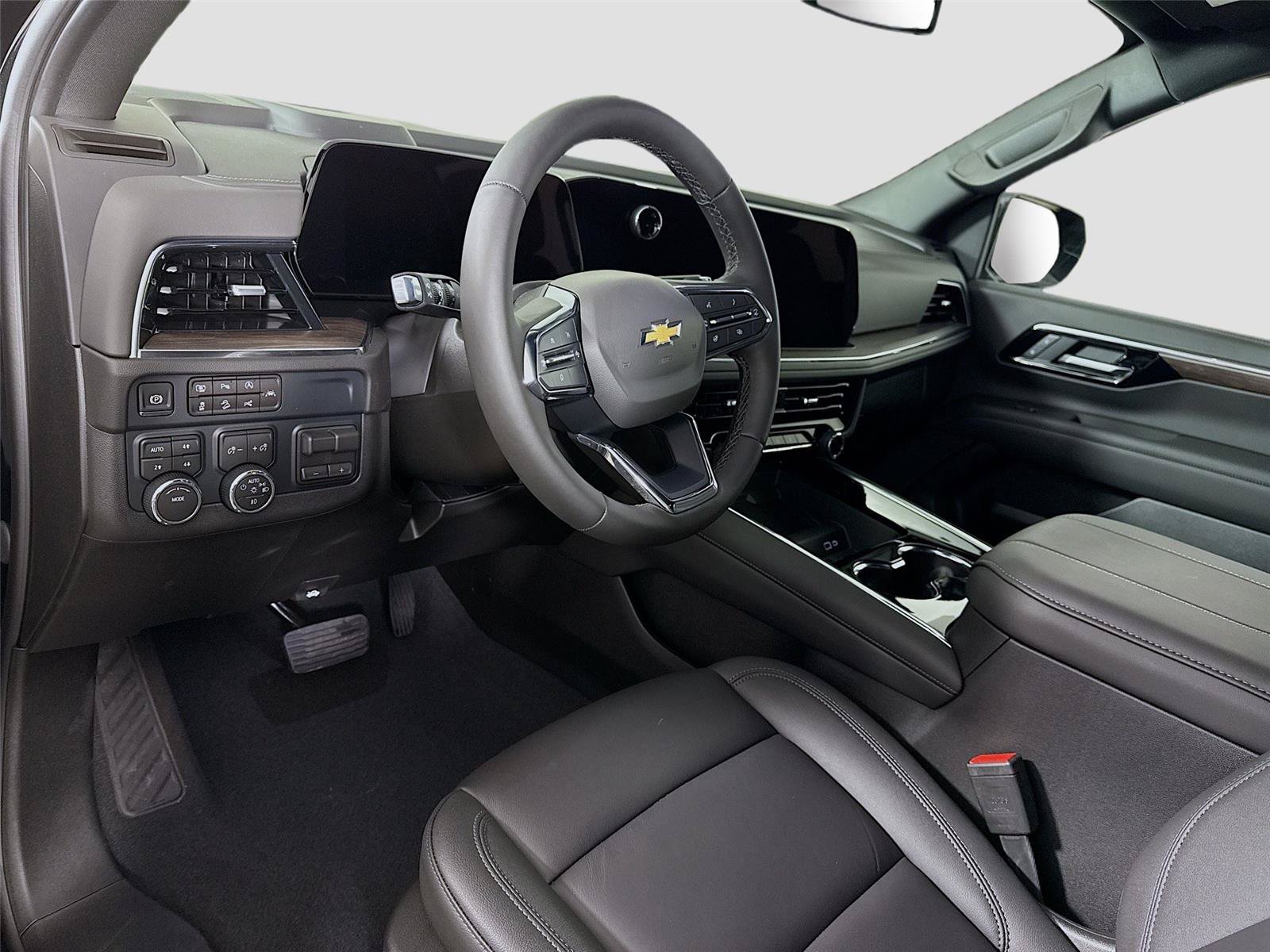 Used 2026 Chevrolet Tahoe LT w/ Comfort Package AWD/4WD image 3