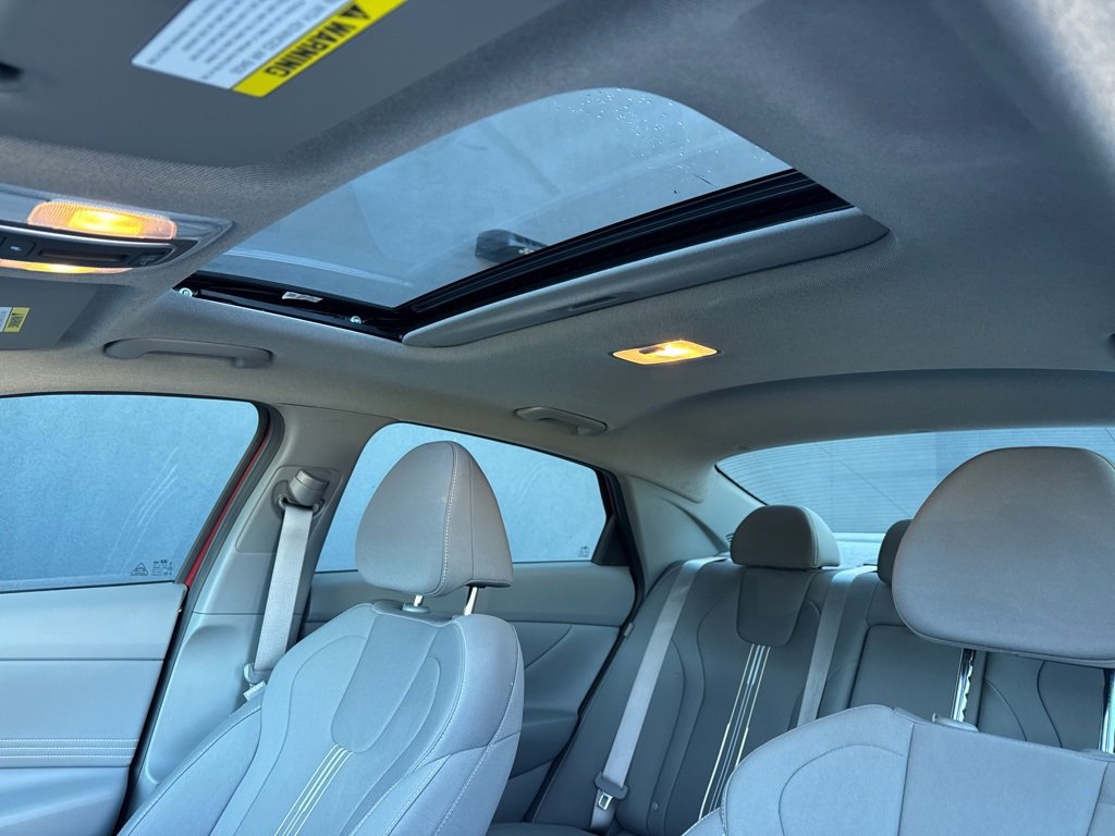 New 2025 Hyundai Elantra SEL image 18