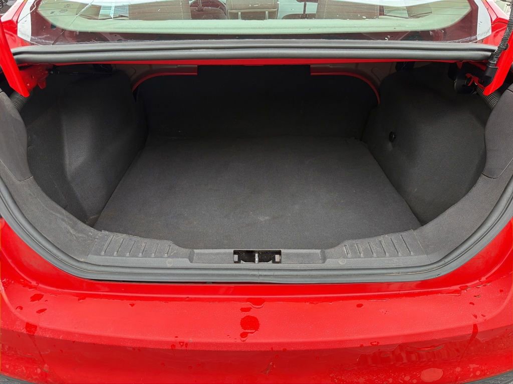 Used 2014 Ford Focus SE w/ SE Winter Package FWD image 5