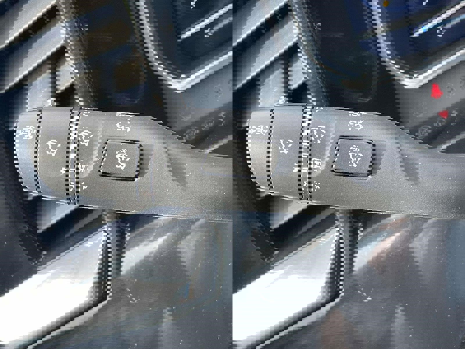 Used 2025 Chevrolet Silverado 1500 LT image 29