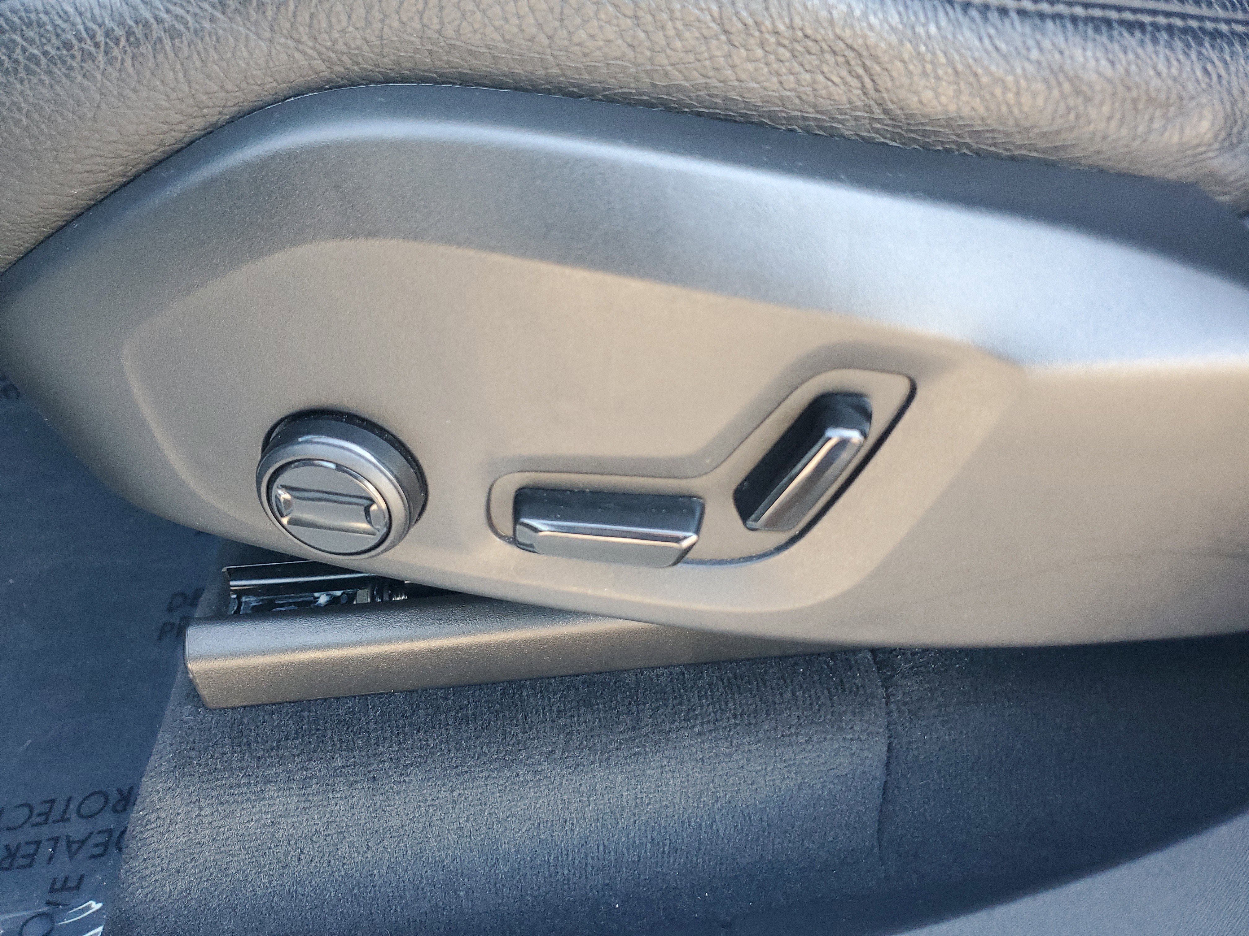 Used 2023 Volvo XC90 B6 Plus w/ Protection Package Premier image 13