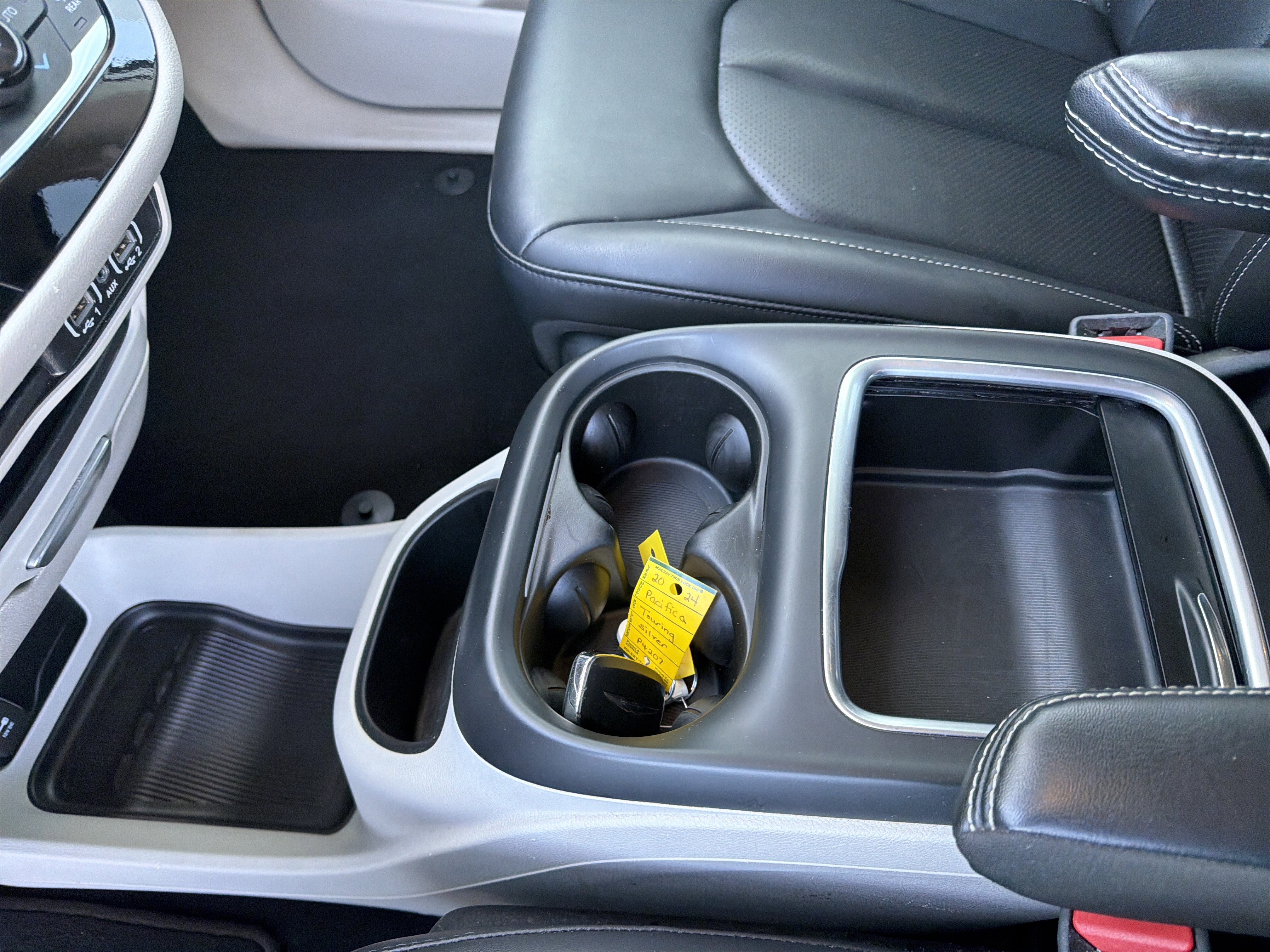 Used 2024 Chrysler Pacifica Touring-L FWD image 40