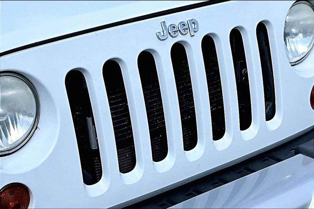 Used 2013 Jeep Wrangler Sahara w/ Dual Top Group AWD/4WD image 30