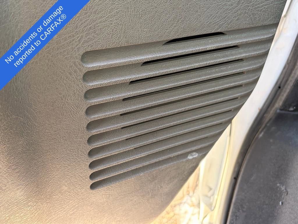 Used 2016 Chevrolet Express 2500 Extended image 16