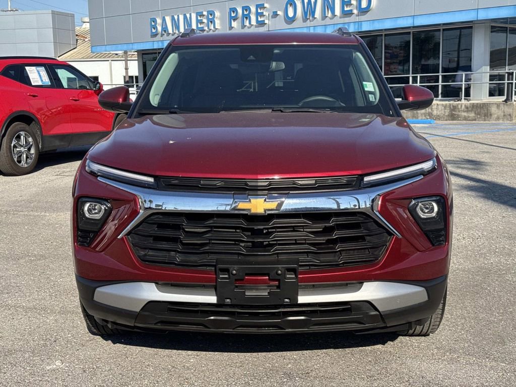 Used 2025 Chevrolet TrailBlazer LT image 2
