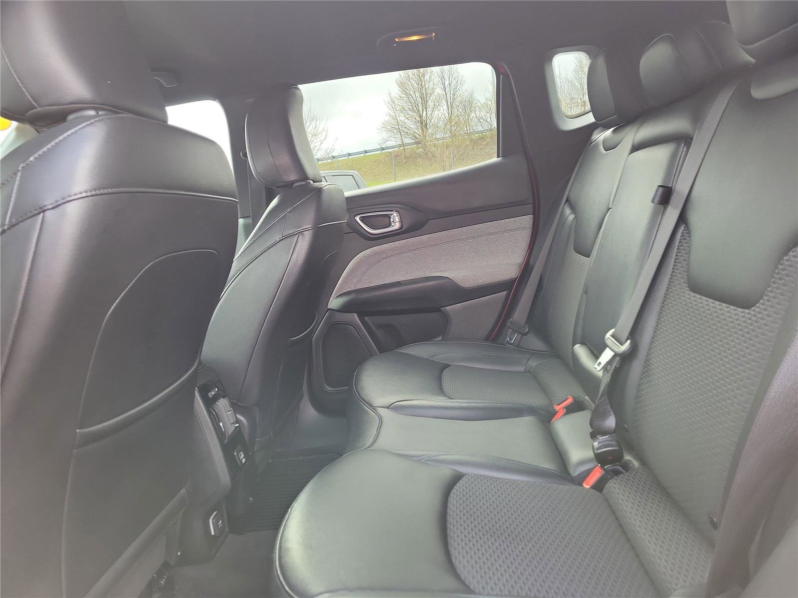 Used 2024 Jeep Compass Latitude AWD/4WD image 12