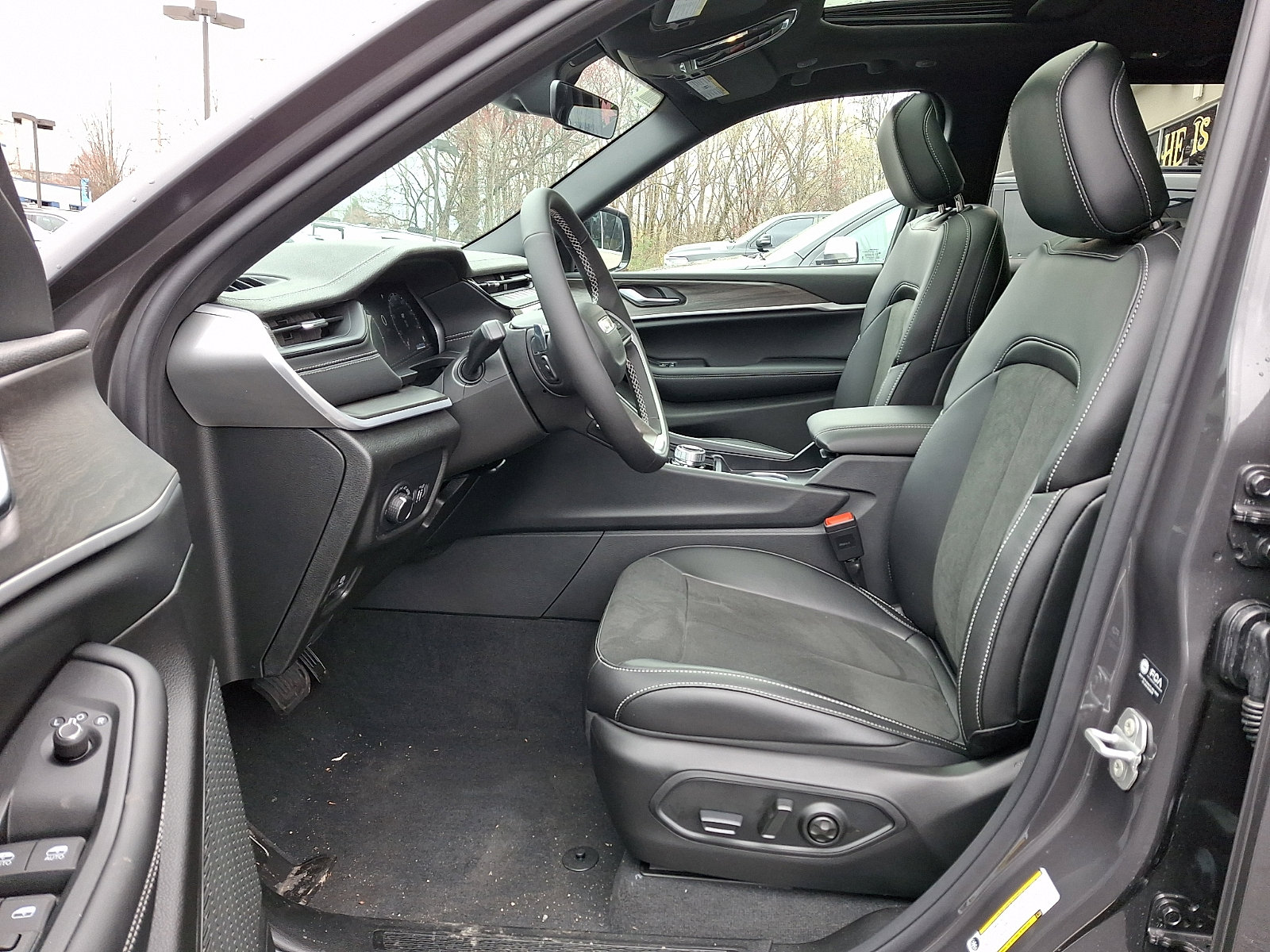 New 2026 Jeep Grand Cherokee Altitude AWD/4WD image 9