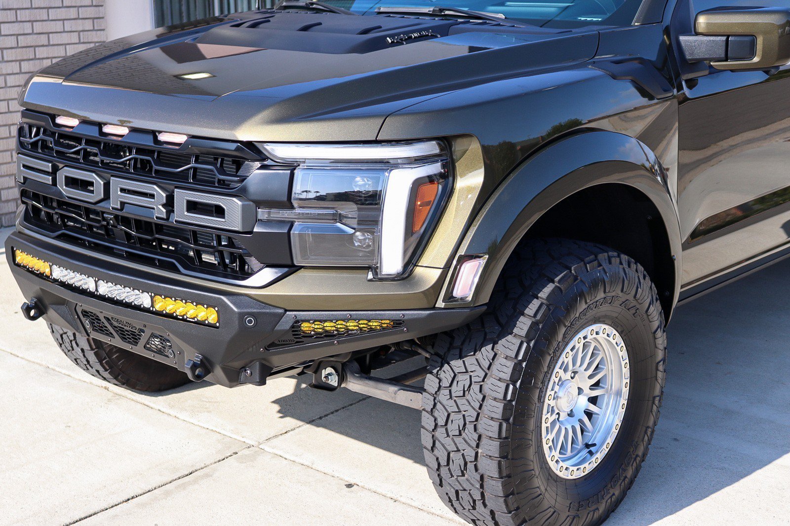 Used 2025 Ford F150 Raptor AWD/4WD image 11