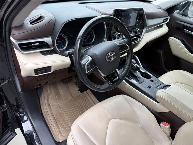 Used 2020 Toyota Highlander XLE AWD/4WD image 13