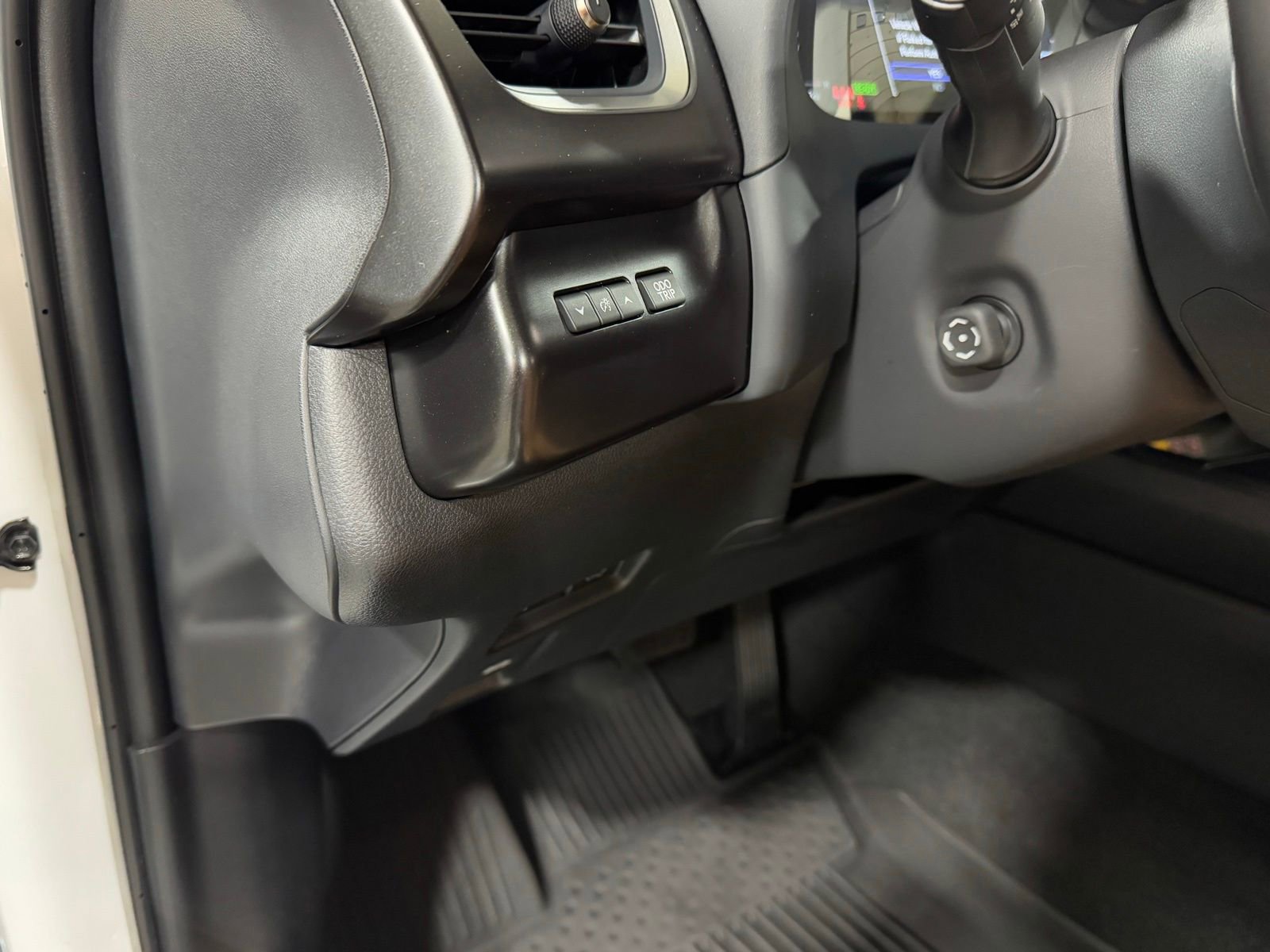 Used 2025 Lexus UX 300h AWD image 15