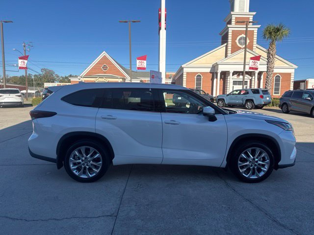 Used 2026 Toyota Highlander Limited AWD/4WD image 4