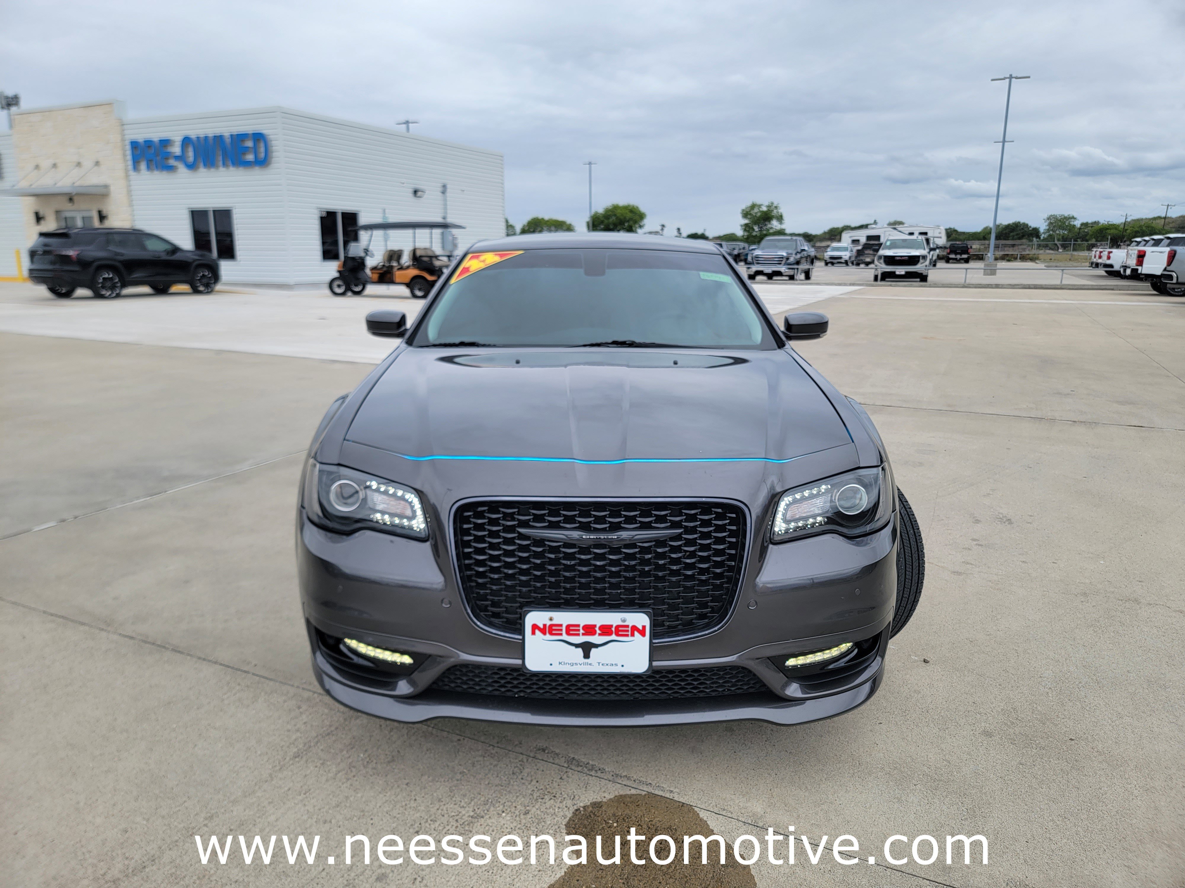 Used 2022 Chrysler 300 Touring L image 2