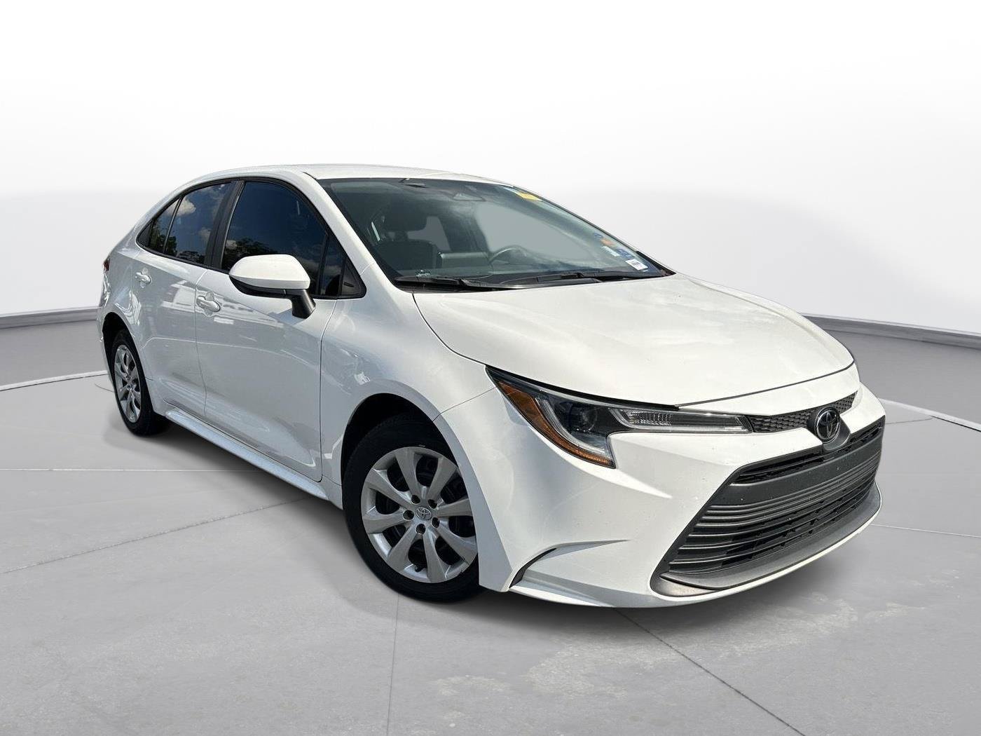 Used 2024 Toyota Corolla LE FWD image 4