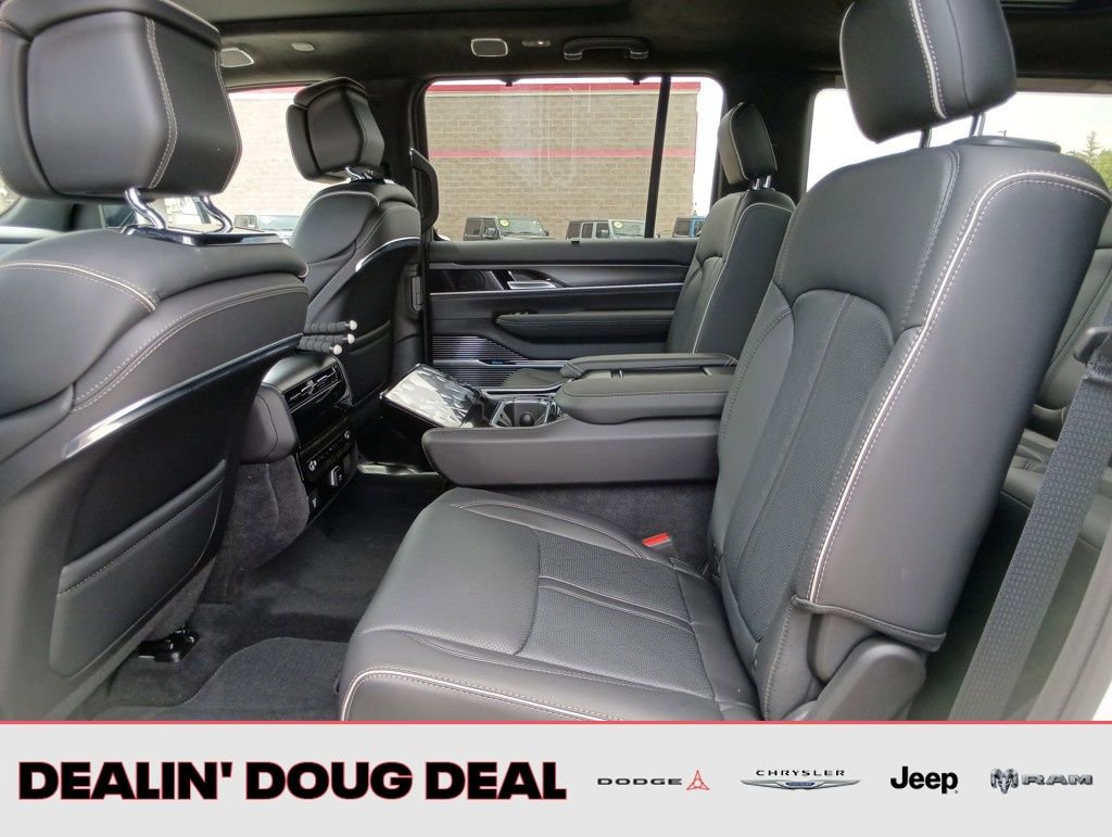 New 2025 Jeep Grand Wagoneer Series II Obsidian w/ Quick Order Packagew 28T image 26