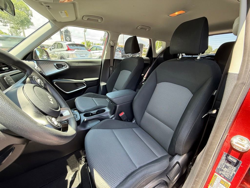 Certified 2023 Kia Soul LX FWD image 9