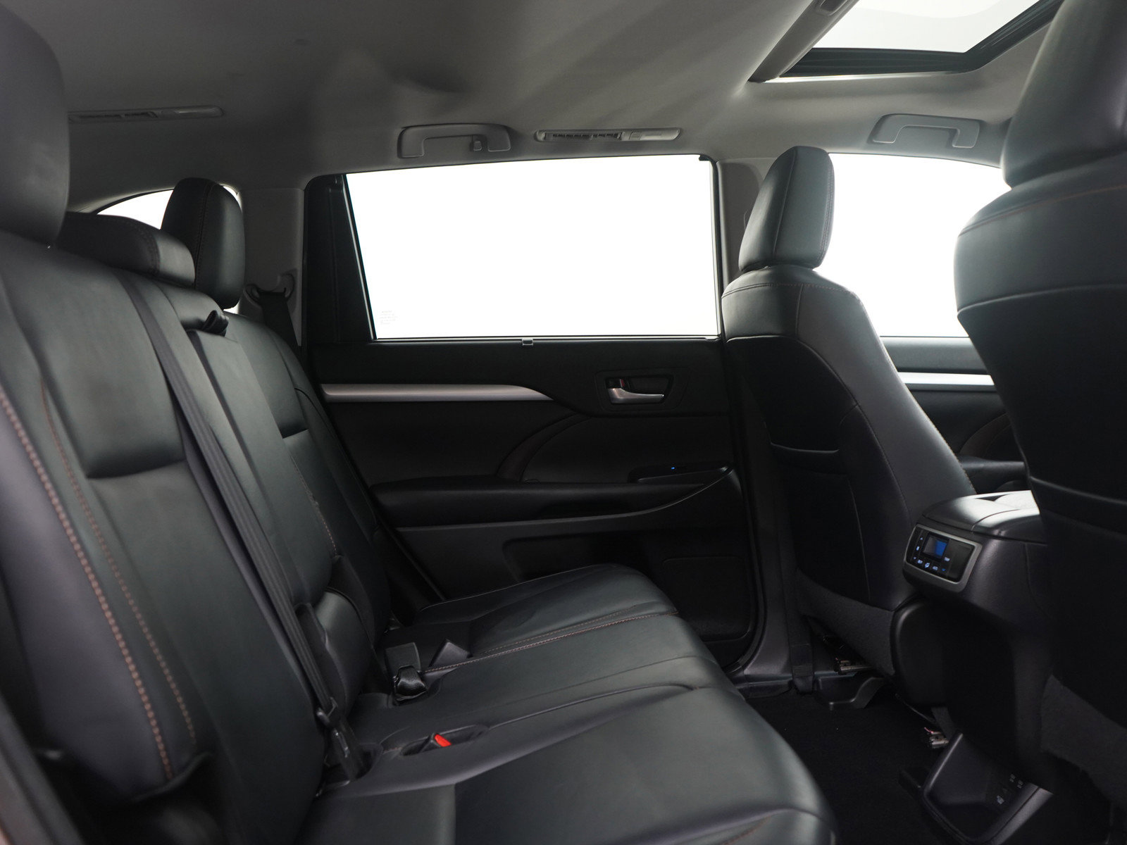 Used 2018 Toyota Highlander XLE image 12