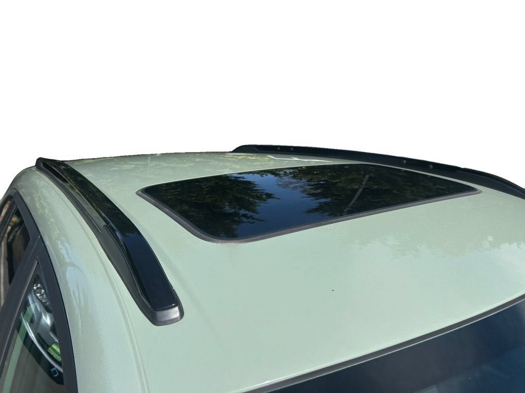 Used 2024 Chevrolet Trax RS w/ Sunroof Package FWD image 28
