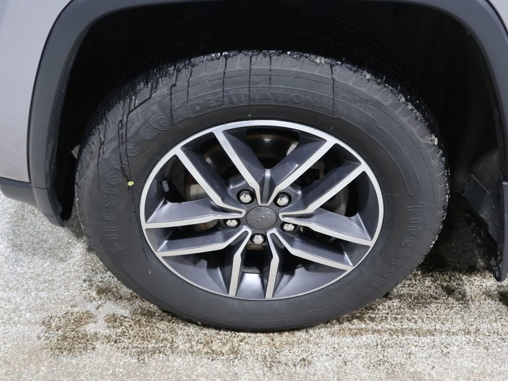 Used 2019 Jeep Grand Cherokee Limited image 9