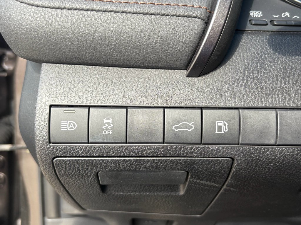 Used 2018 Toyota Camry XLE image 12