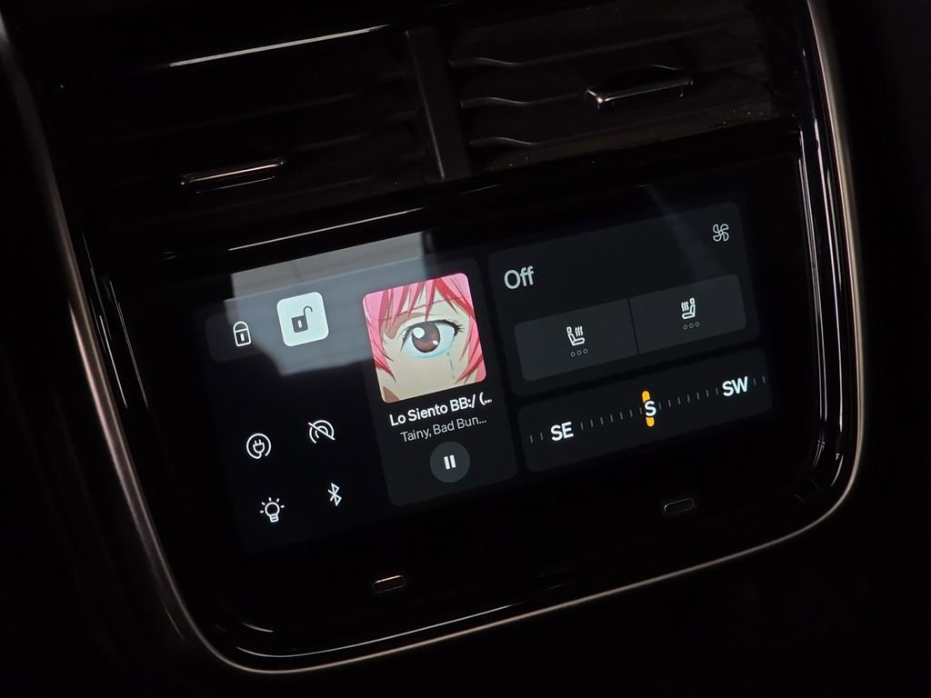 Used 2022 Rivian R1T Adventure image 16