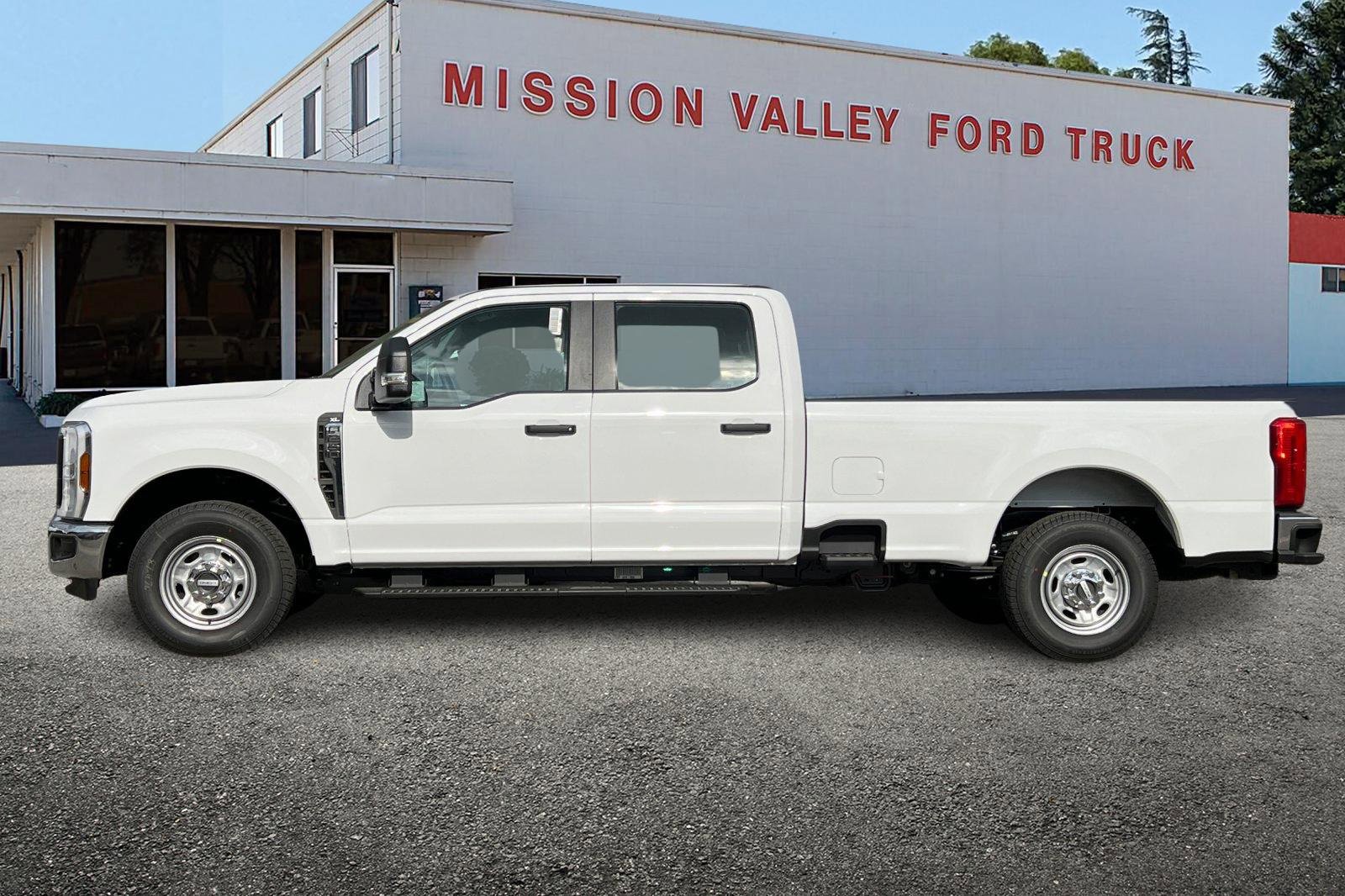 New 2026 Ford F250 XL w/ XL Chrome Package image 7