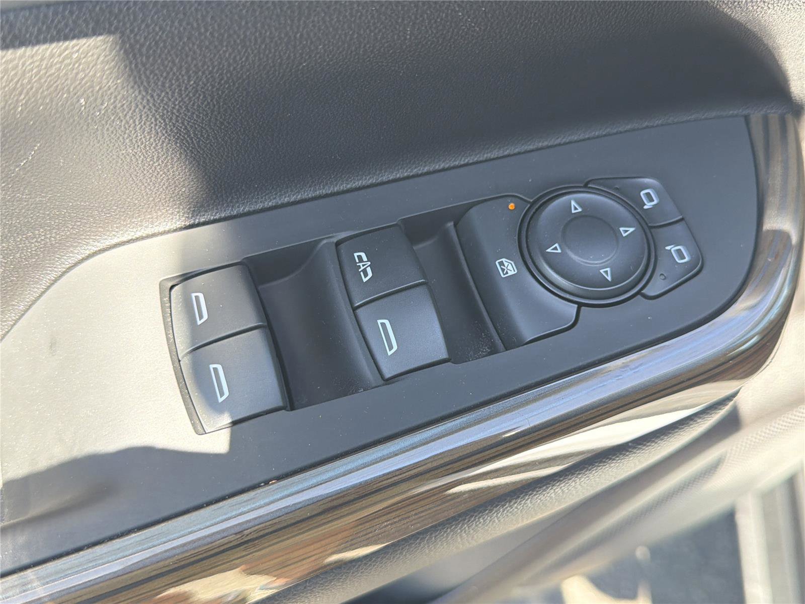 Used 2023 GMC Acadia SLE w/ Driver Convenience Package FWD image 18