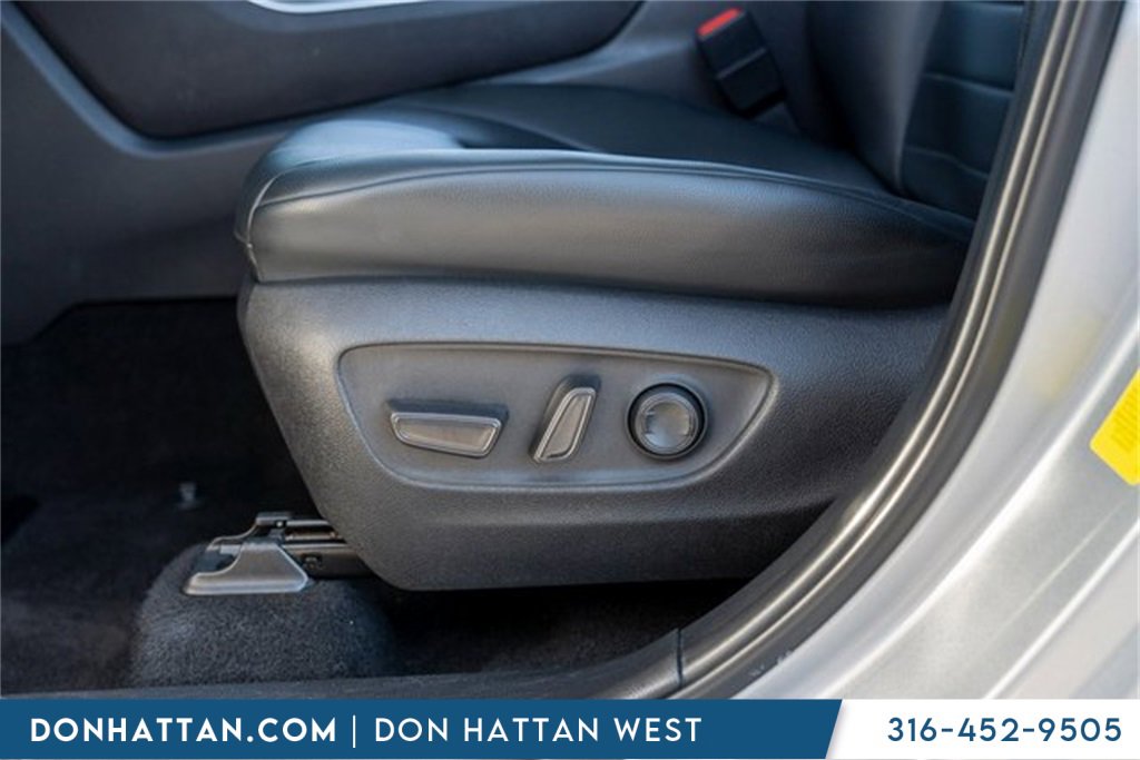 Used 2024 Toyota Highlander XLE image 19