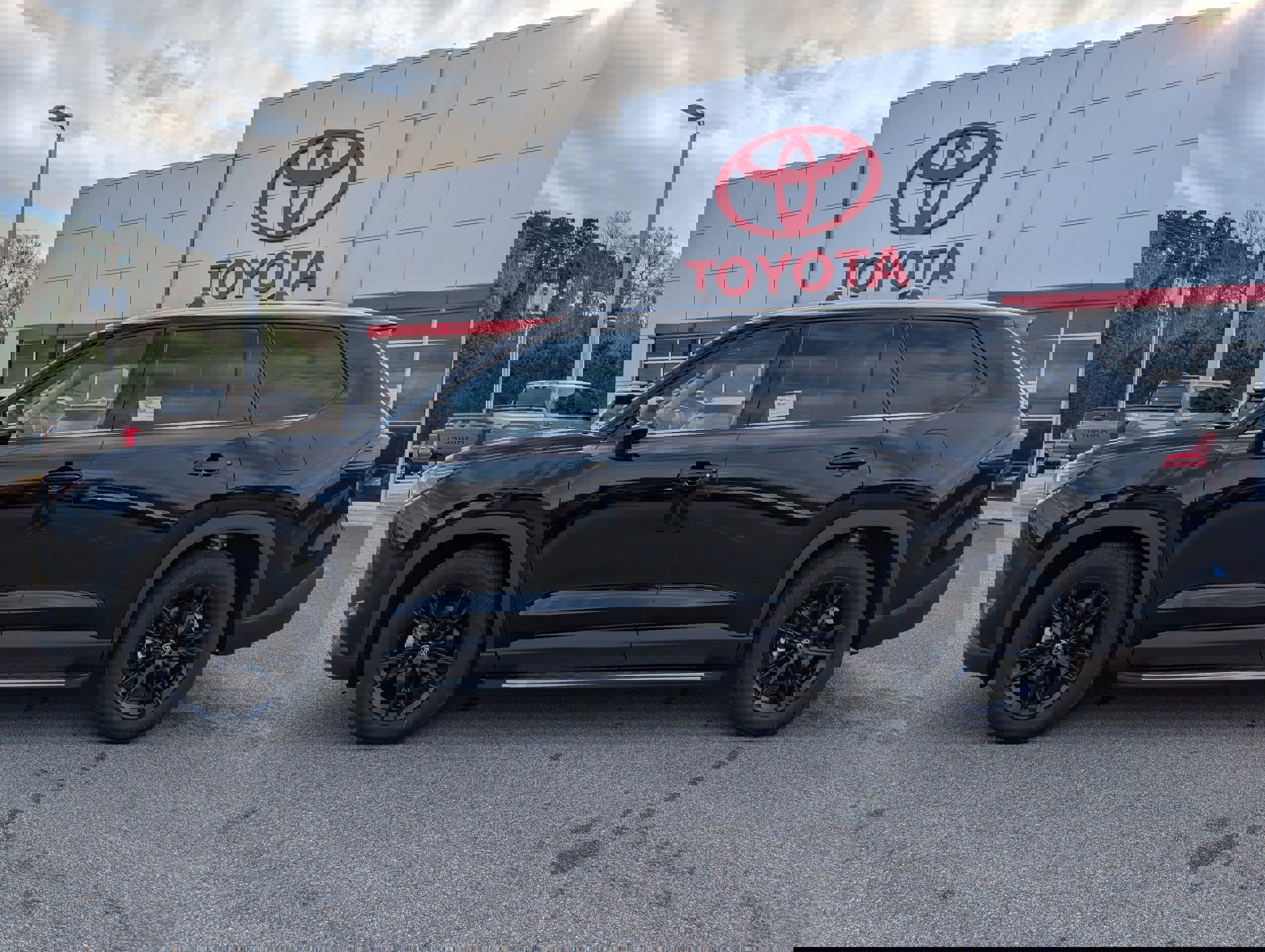 New 2026 Toyota Grand Highlander Platinum AWD image 2