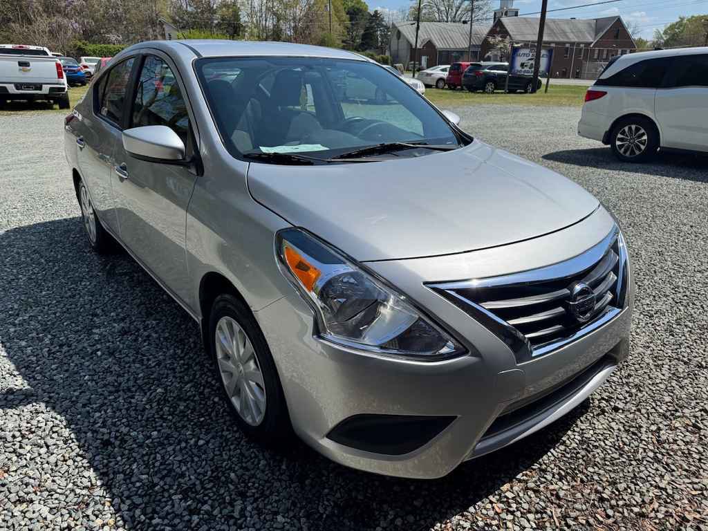 Used 2019 Nissan Versa SV image 7