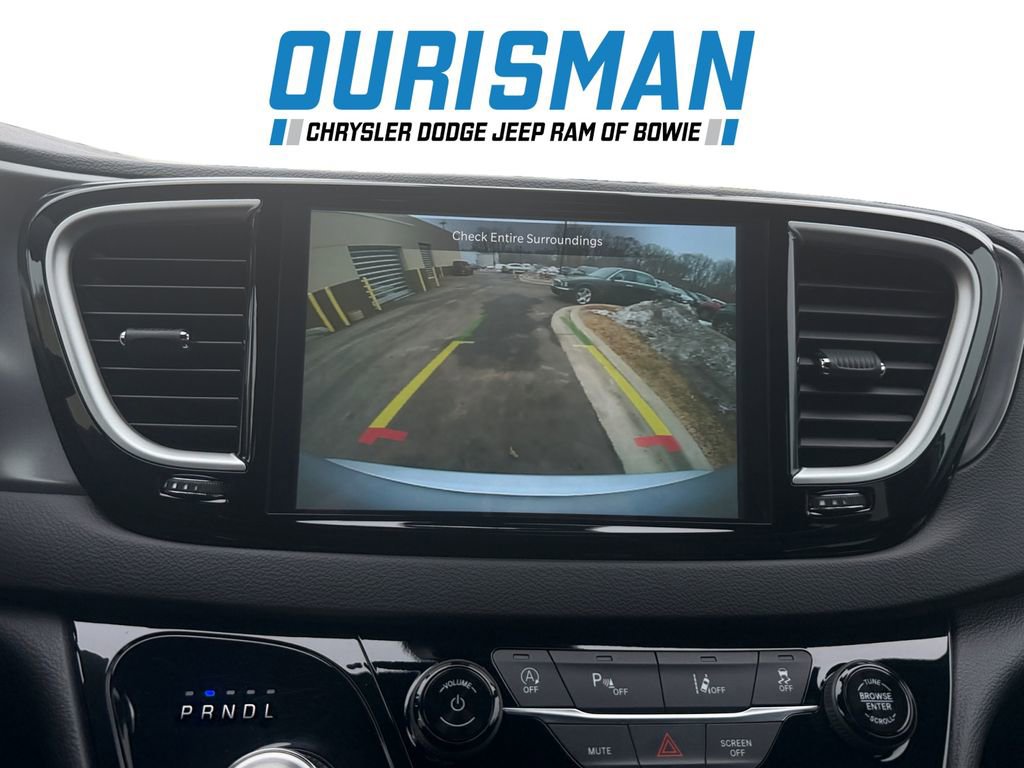 Used 2026 Chrysler Pacifica Select image 23