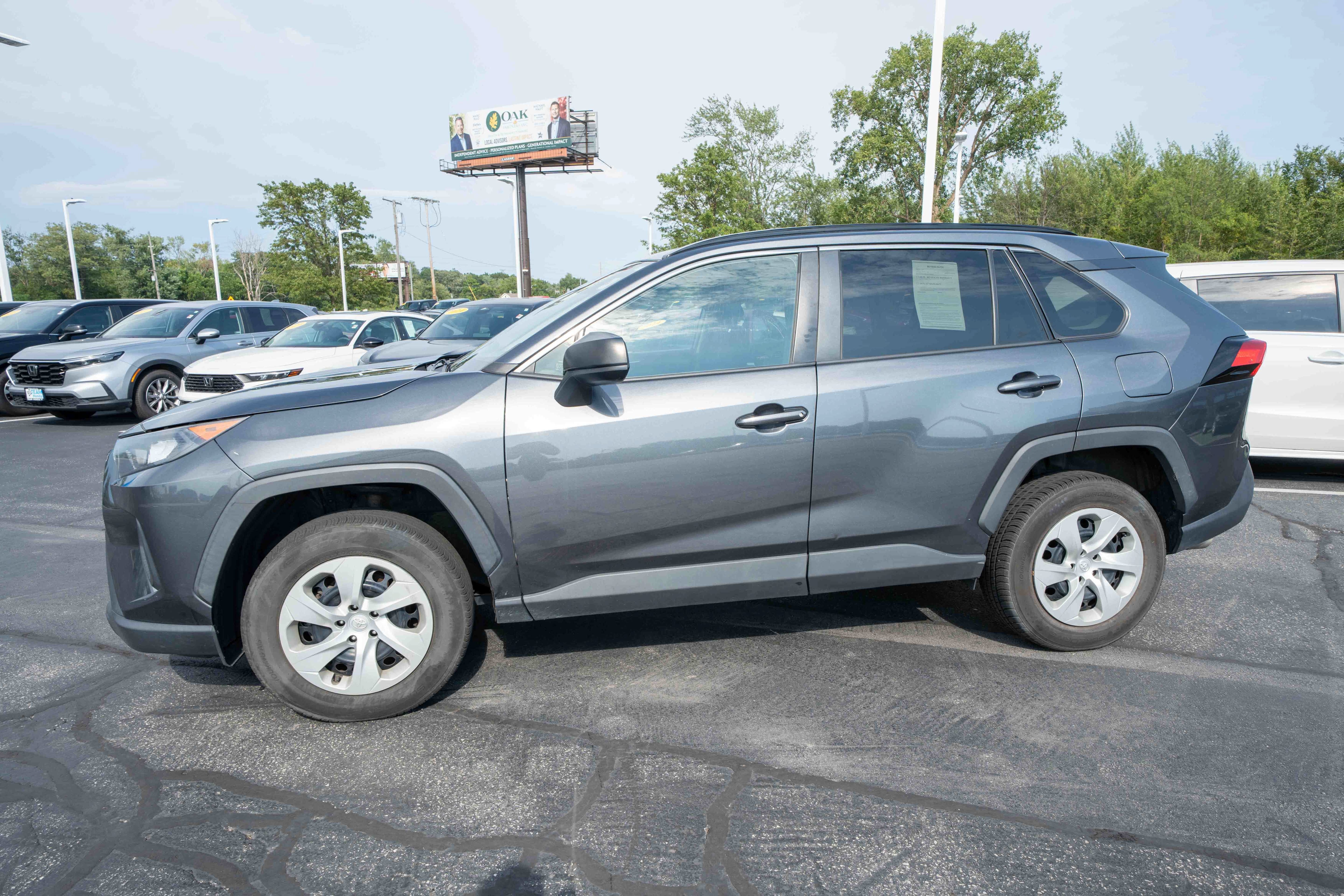 Used 2019 Toyota RAV4 LE AWD/4WD image 3