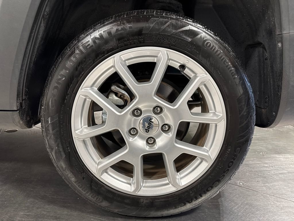 Used 2022 Jeep Renegade Latitude w/ Convenience Group AWD/4WD image 18