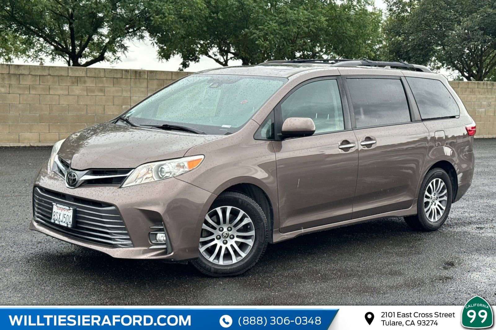 Used 2020 Toyota Sienna XLE w/ XLE Navigation Package FWD image 10