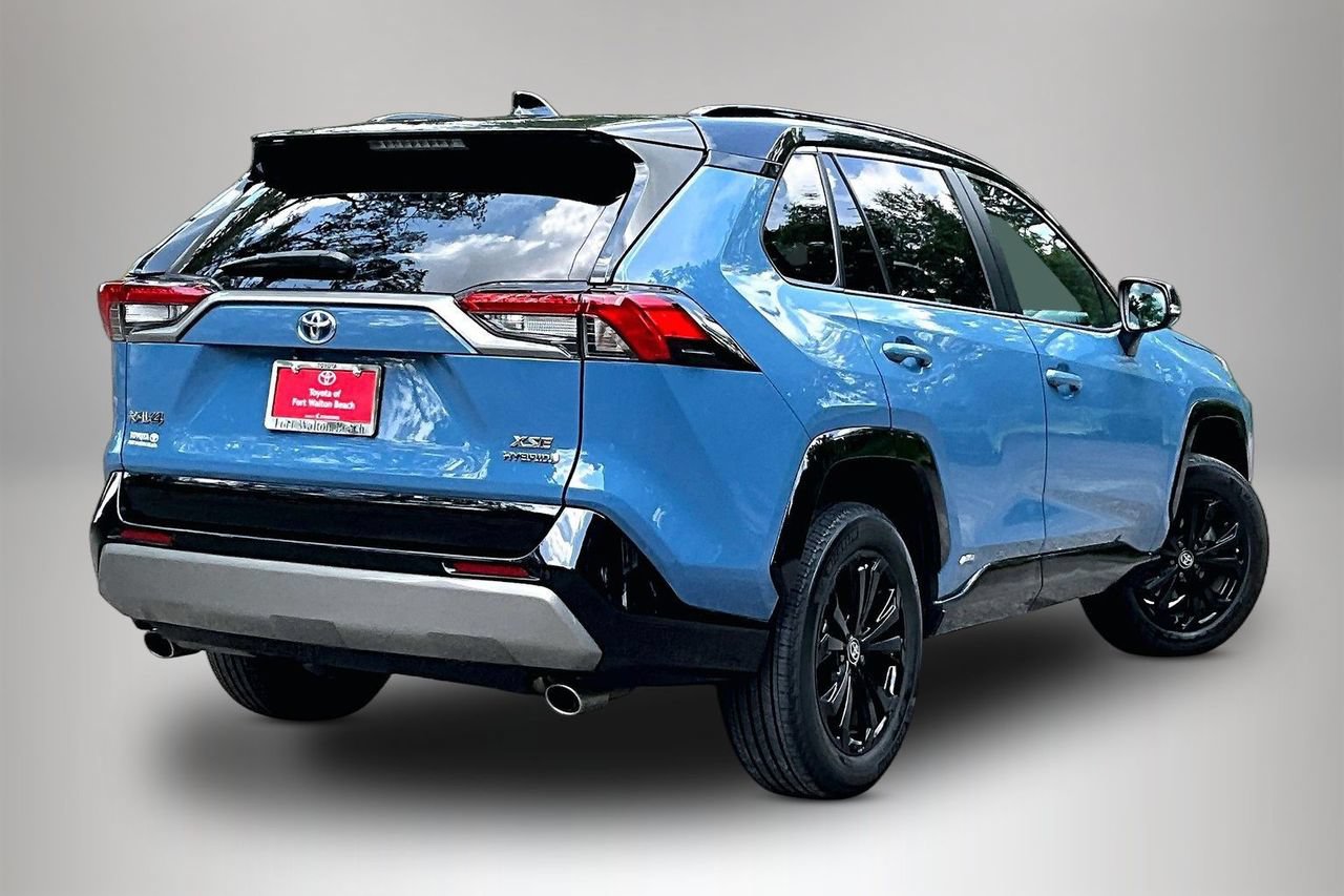 Used 2023 Toyota RAV4 XSE AWD/4WD image 5