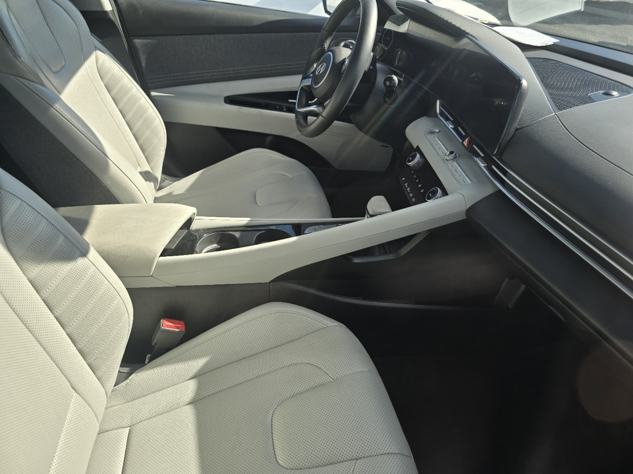 Used 2025 Hyundai Elantra Limited FWD image 11