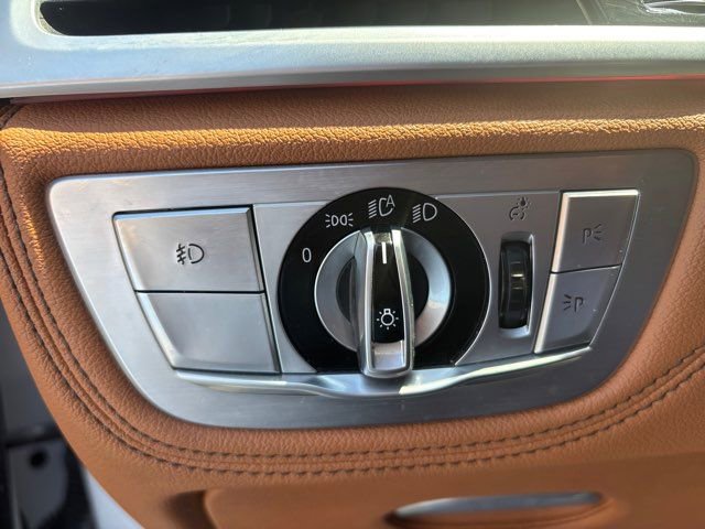 Used 2018 BMW 750i RWD image 50