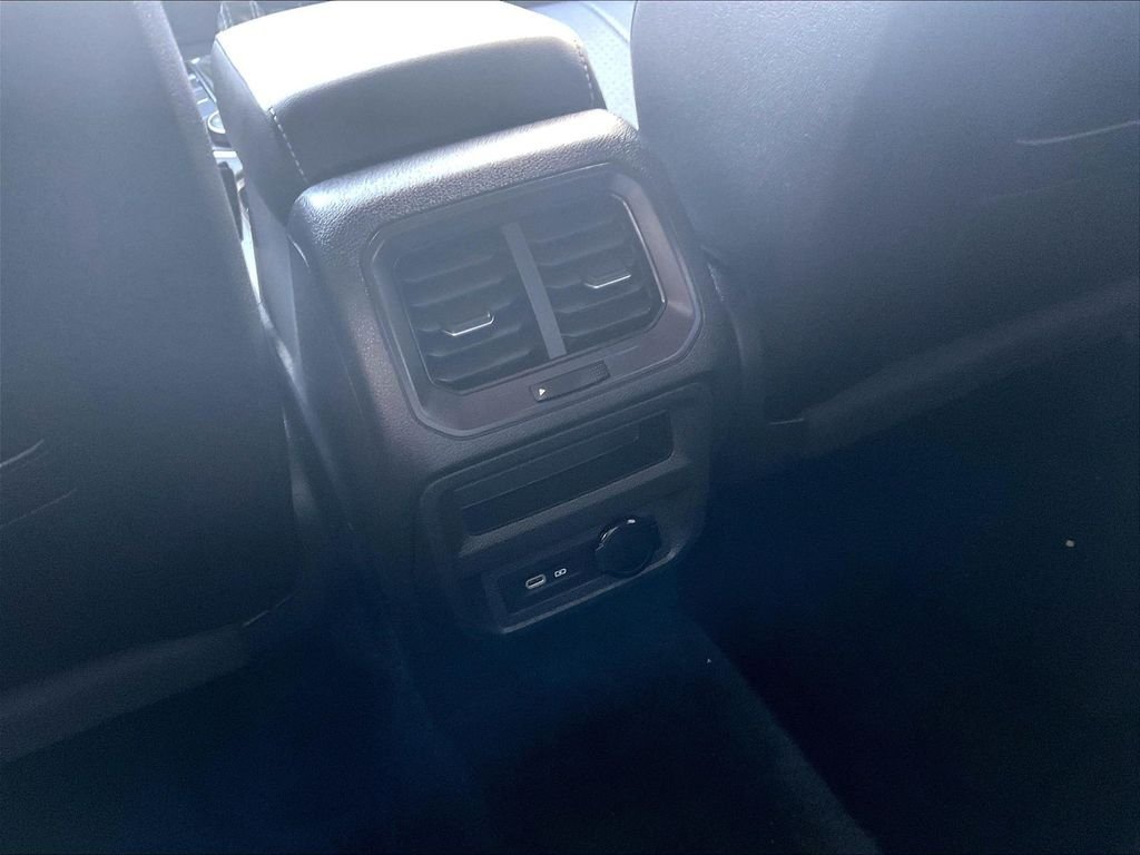 Used 2024 Volkswagen Tiguan SE AWD/4WD image 26