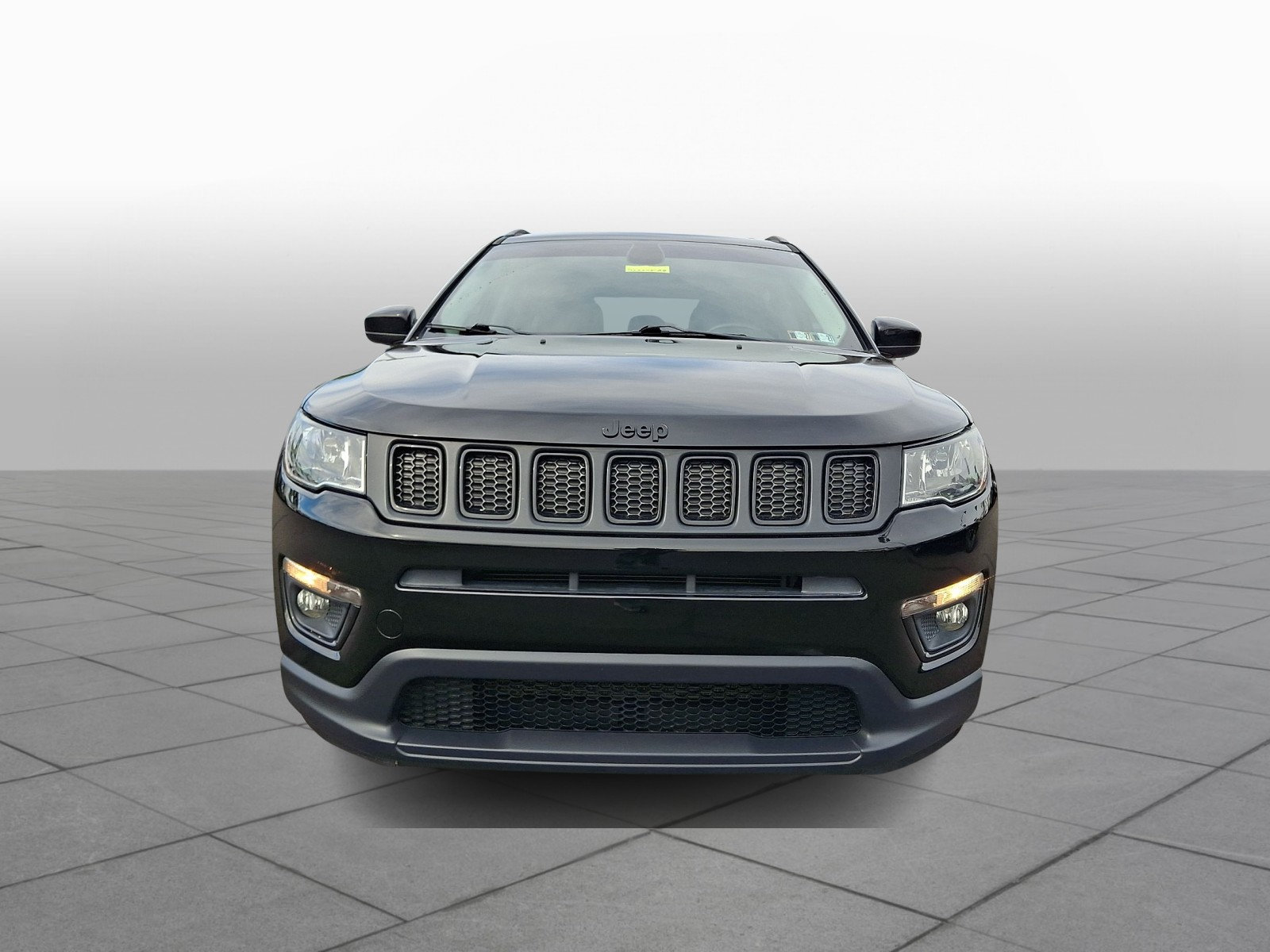 Used 2019 Jeep Compass Latitude FWD image 2