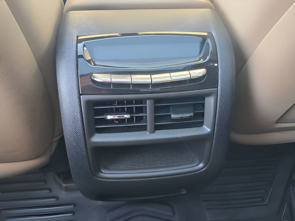 Used 2017 Cadillac XT5 Platinum w/ Driver Assist Package image 44