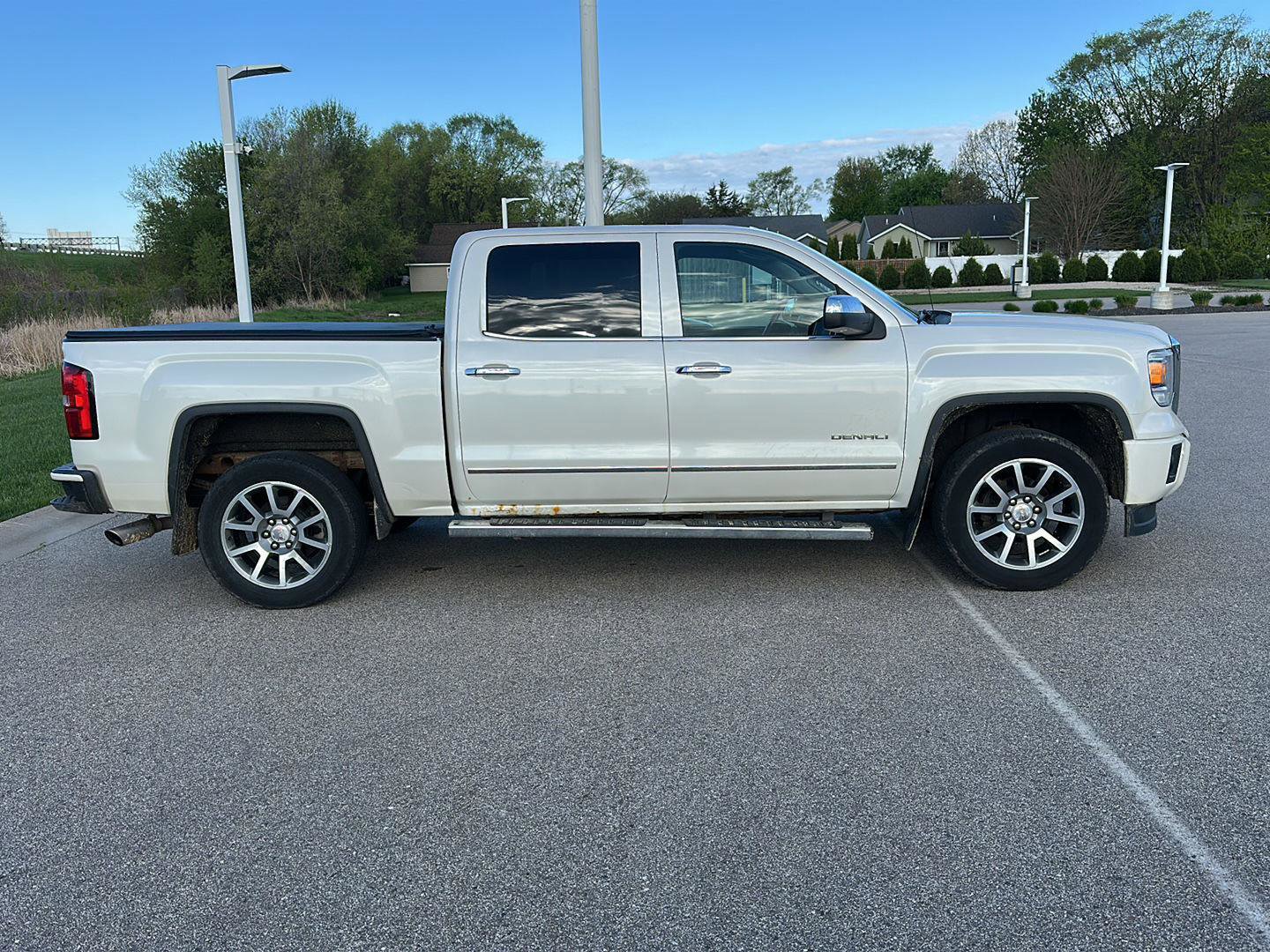 Used 2015 GMC Sierra 1500 Denali w/ Driver Alert Package AWD/4WD image 2
