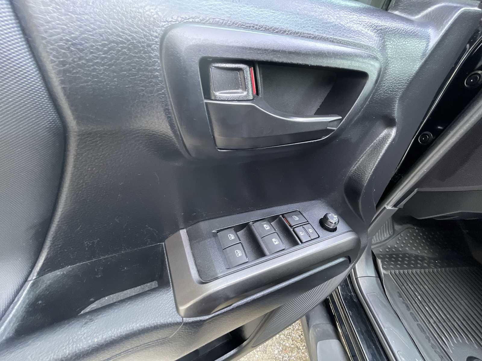 Used 2021 Toyota Tacoma TRD Sport w/ Technology Package image 21