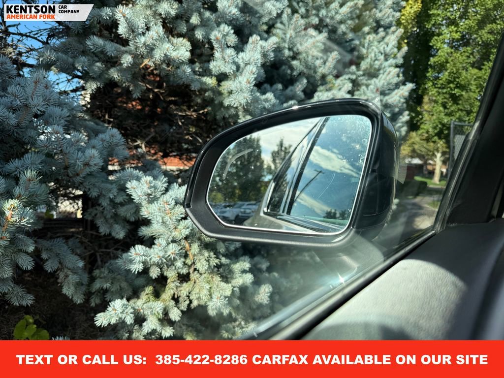 Used 2025 Volvo XC40 B5 Plus image 20