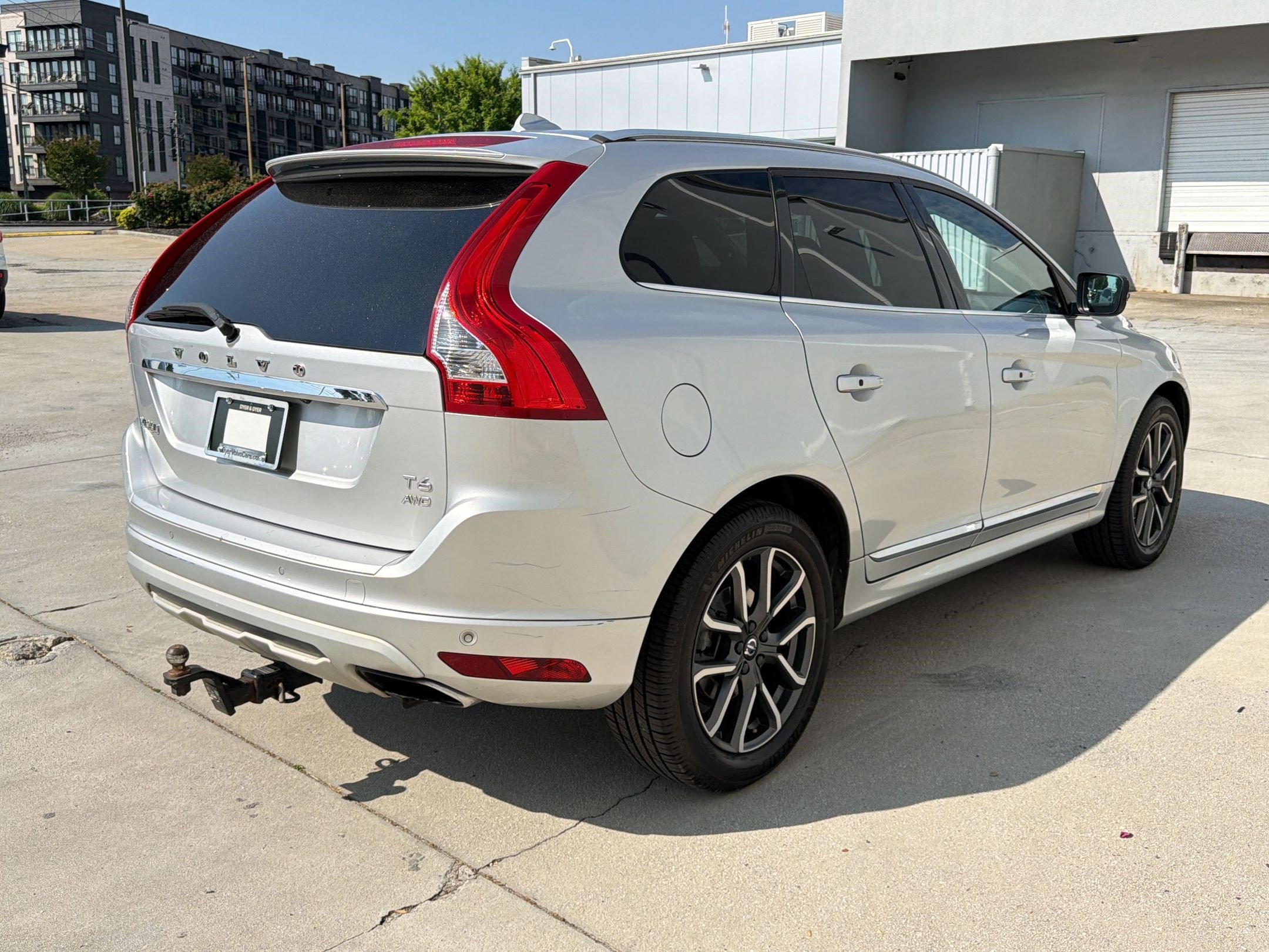 Used 2017 Volvo XC60 T6 Dynamic w/ Climate Package AWD/4WD image 9